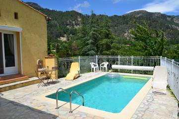 Chambre d’hôte pour 2 personnes, avec piscine et terrasse ainsi que vue et jardin à Cuébris