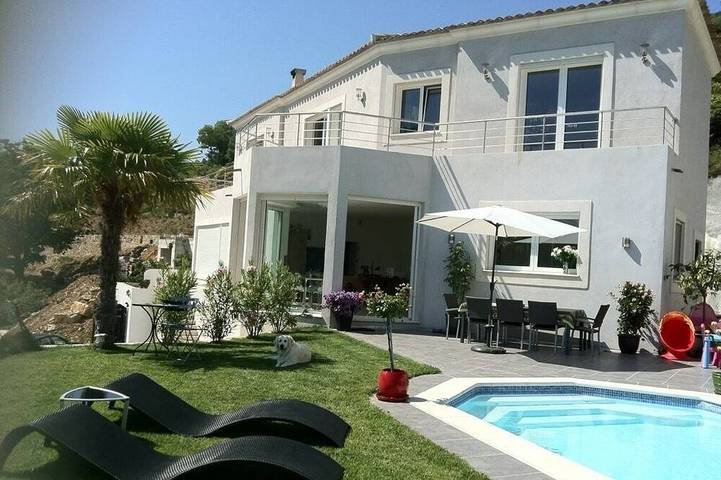 Location de vacances pour 8 personnes, avec Balcon ainsi que Terrasse et Jardin à Castillon