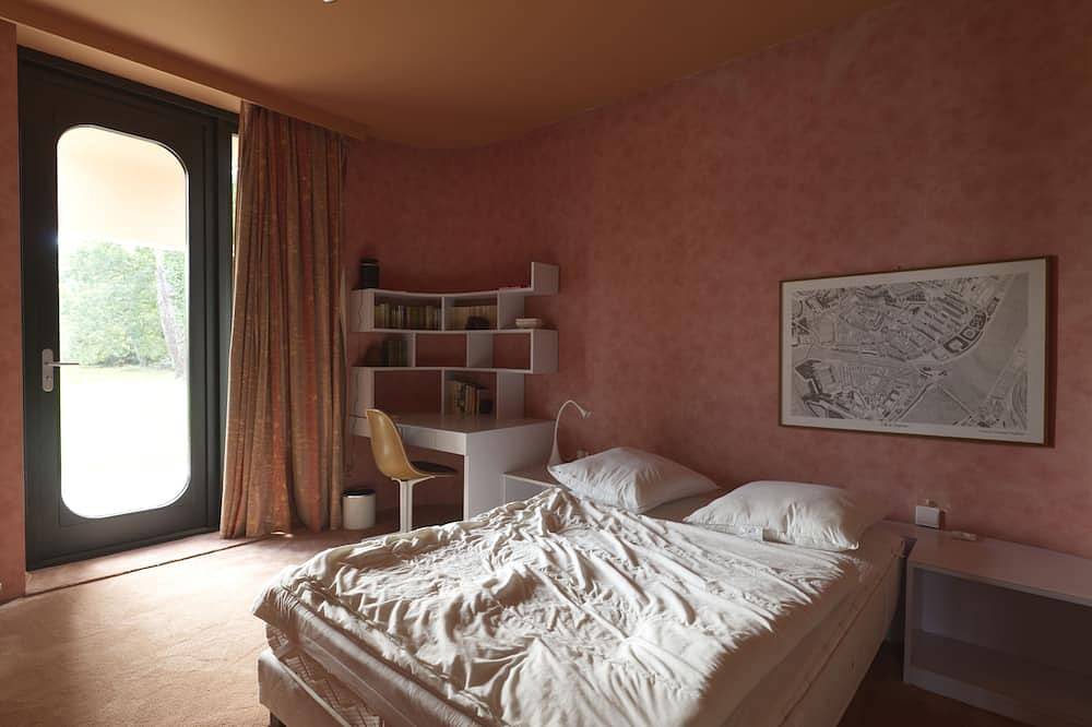 Architect's house year 1970, 5400m2 of garden in Saint-Pierre-d'Irube, Region de Bayona