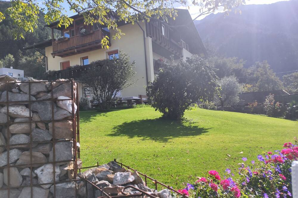 Ganze Wohnung, Gemütliche Wohnung Bauernhof, mit Kleintierhaltung schön und ruhig gelegen ! in Tarsch, Latsch