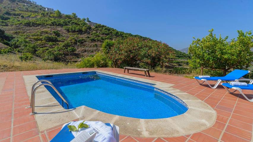 Casa rural para 4 personas, con balcón/terraza y piscina en Sayalonga - 2