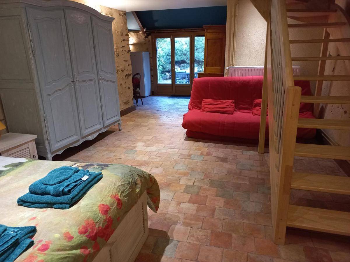 Double Room with Private Bathroom in Ruaudin, Sarthe