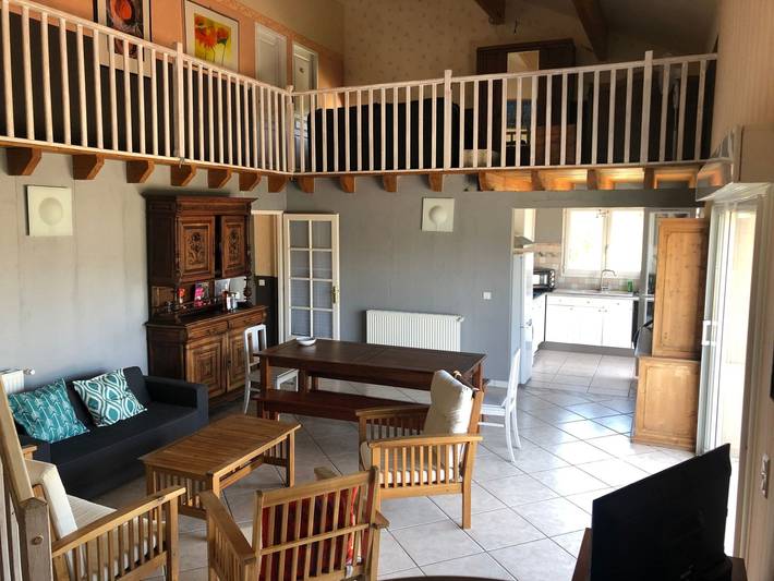 Gîte pour 9 personnes, avec Terrasse et Jardin ainsi que Piscine et Vue à Saint-Géry
