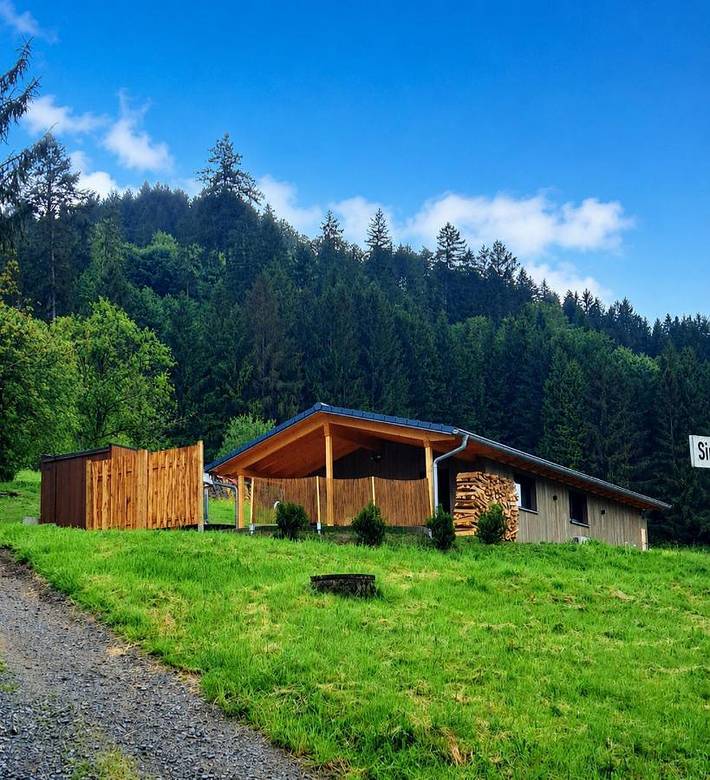 Chalet für 4 Personen, mit Whirlpool und Terrasse sowie Garten und Sauna