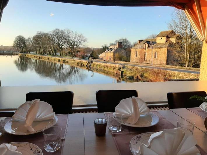 Hôtel pour 2 personnes, avec vue sur le lac ainsi que vue et jardin, animaux acceptés à Combourg - 4
