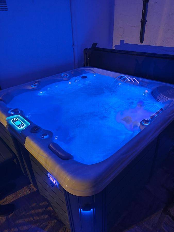 Gîte pour 2 personnes, avec piscine ainsi que vue et jardin, animaux acceptés à Montfaucon-Montigné - 4