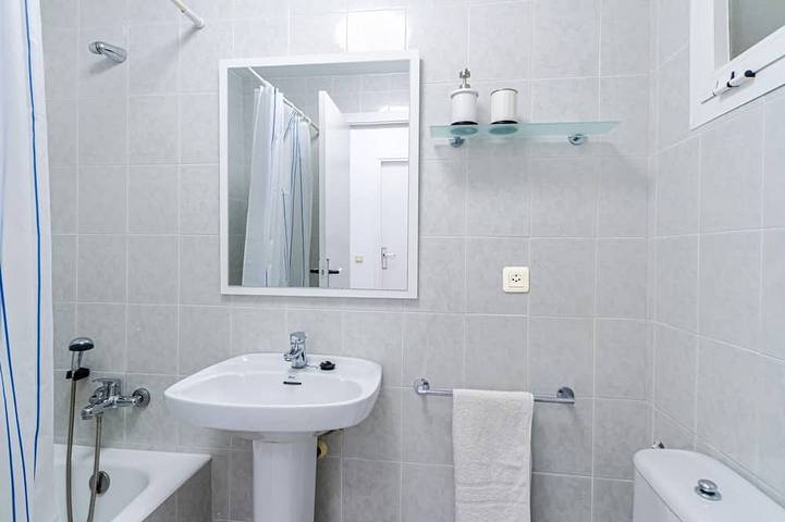 Apartamento entero, Apartamento delante playa a 40min Bcn en tren in Platja del Morer (Sant Pol de Mar), Sant Pol de Mar