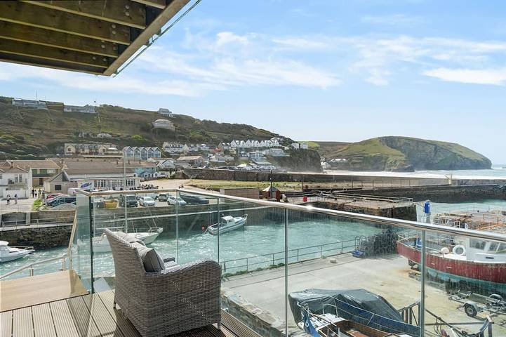 Cottage for 4 people, with balcony and garden, with pets in Portreath