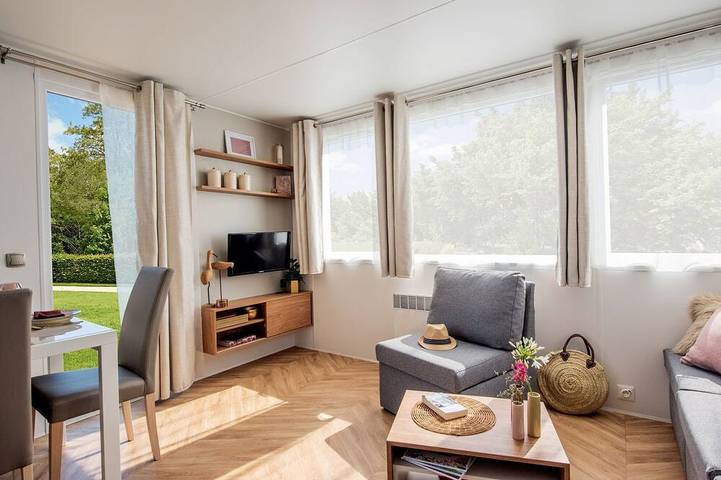 Location de vacances pour 4 personnes, avec Terrasse et Jardin ainsi que Piscine et Sauna à Saint-Privat-de-Champclos