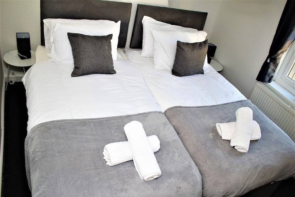 City Centre Spacious 5 Bedrooms House Aylesbury in Aylesbury, Buckinghamshire