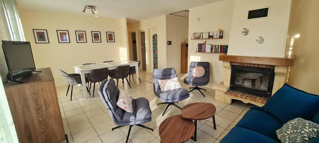 Location de vacances pour 6 personnes, avec piscine ainsi que vue et jardin, animaux acceptés à La Douze - 3