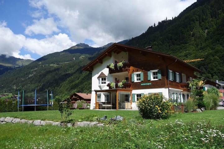 Gîte pour 2 personnes, avec Balcon ainsi que Jardin et Vue à Gortipohl
