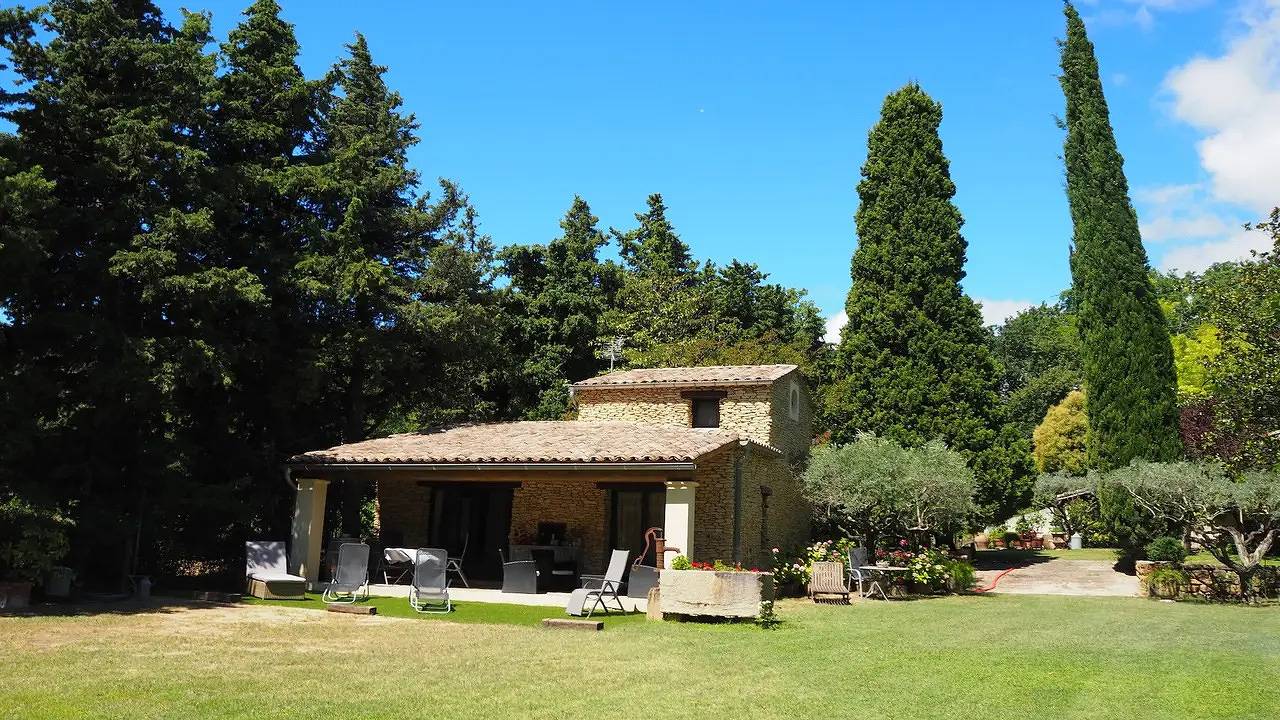 Holiday home for 4 people with garden in Bédarrides, Vaucluse