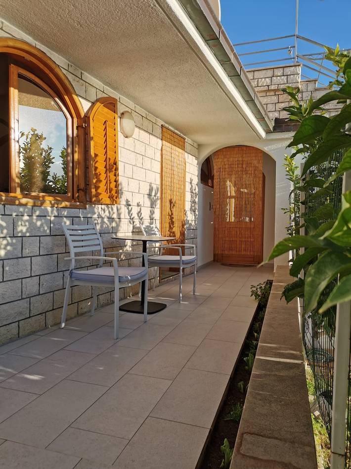 Ferienwohnung für 2 Personen, mit Balkon/Terrasse in Podstrana