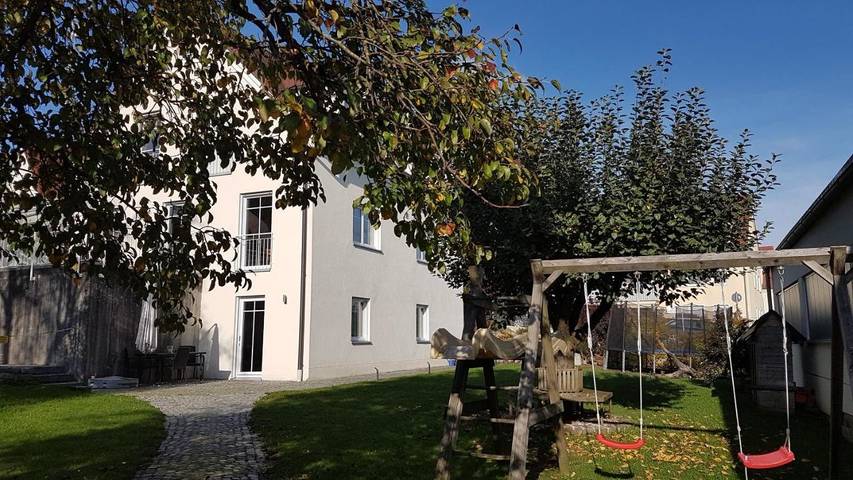 Ferienwohnung für 4 Personen, mit Terrasse und Garten sowie Ausblick in Burgau