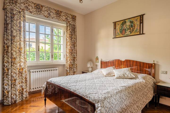 Entire apartment, Holiday Apartment 'Tea Rose House' with Terrace, Shared Garden & Wi-Fi in Capannori, Lucca Province