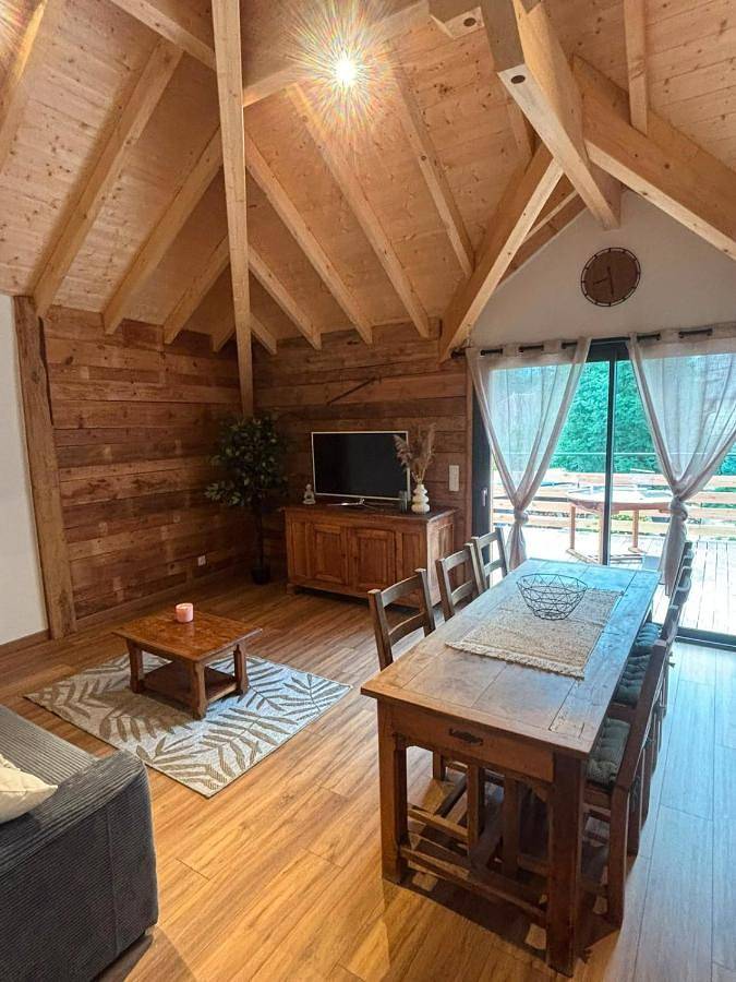Gîte pour 4 personnes, avec Balcon ainsi que Terrasse et Vue à Saint-Laurent-du-Cros