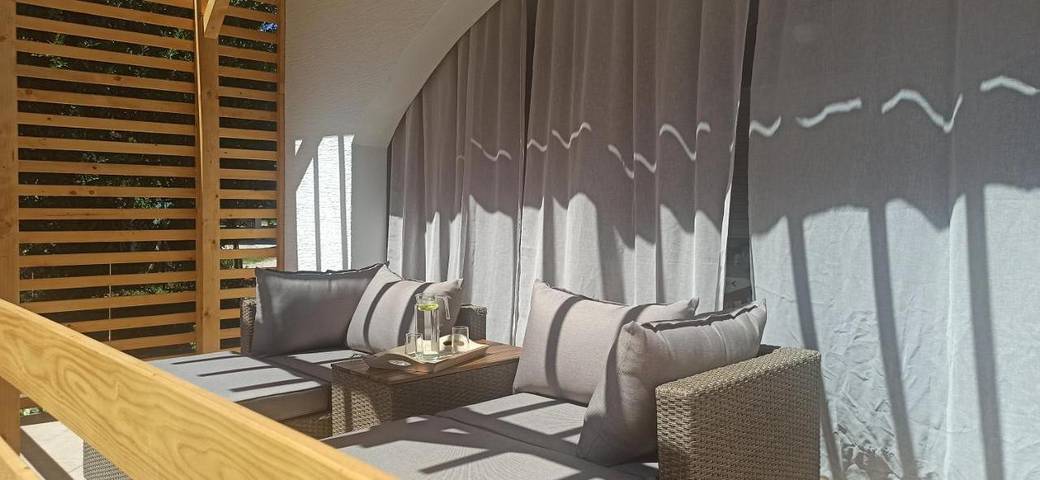 Ferienhaus für 4 Personen, mit Terrasse und Garten sowie Ausblick in Banjol