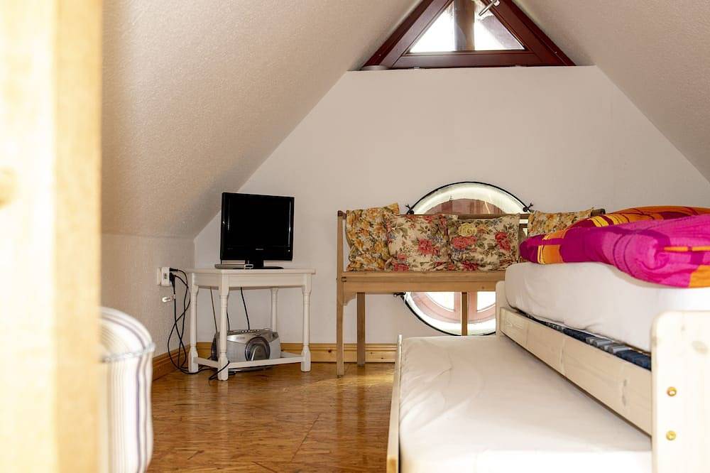Ganze Wohnung, Kutscherhaus am Weiher- ländliche Ruhe und Erholung im Westerwald in Hundsdorf, Westerwald
