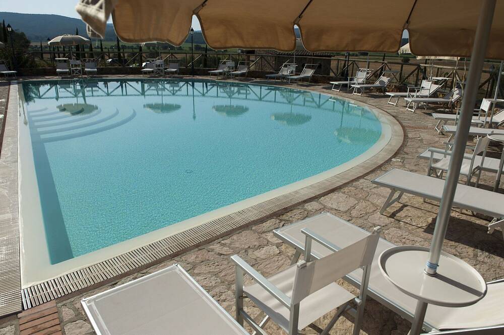 Lovely apartment for 5 guests with A/C, pool, Tv and panoramic view in Campiglia Marittima, Etruscan Coast