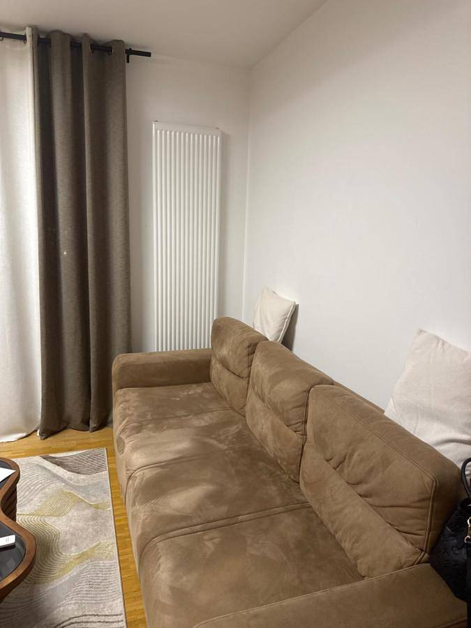 Gîte pour 7 personnes, avec terrasse et vue, animaux acceptés à Esch-sur-Alzette