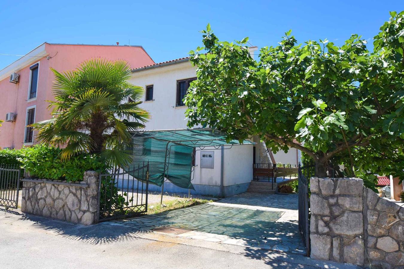 Entire vacation apartment, Holiday apartment mit Terrasse  in Malinska-Dubašnica, Krk