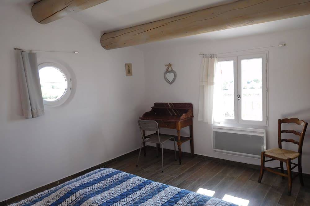 Le Petit Mas, Charming Provencal house with private pool, sleeps 2. in Gargas, Regionaler Naturpark Luberon