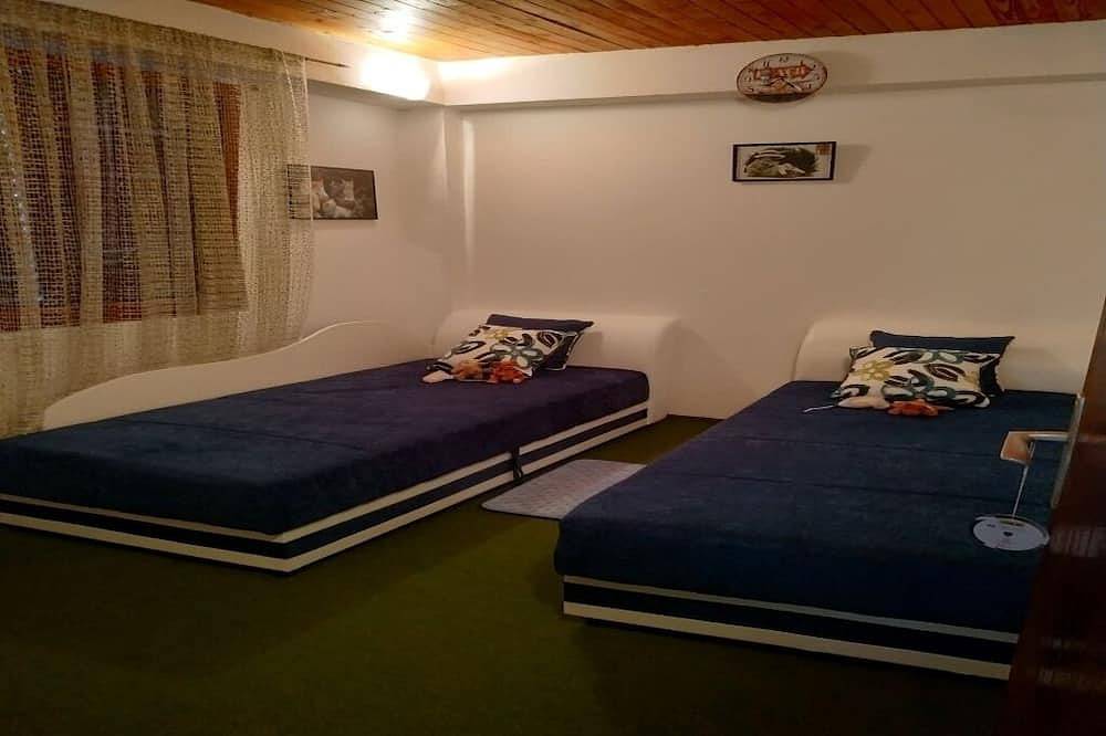 Das Cosy Apartment bietet kostenfreies Wlan, eine Klimaanlage und einen Garten. in Risan, Opština Kotor