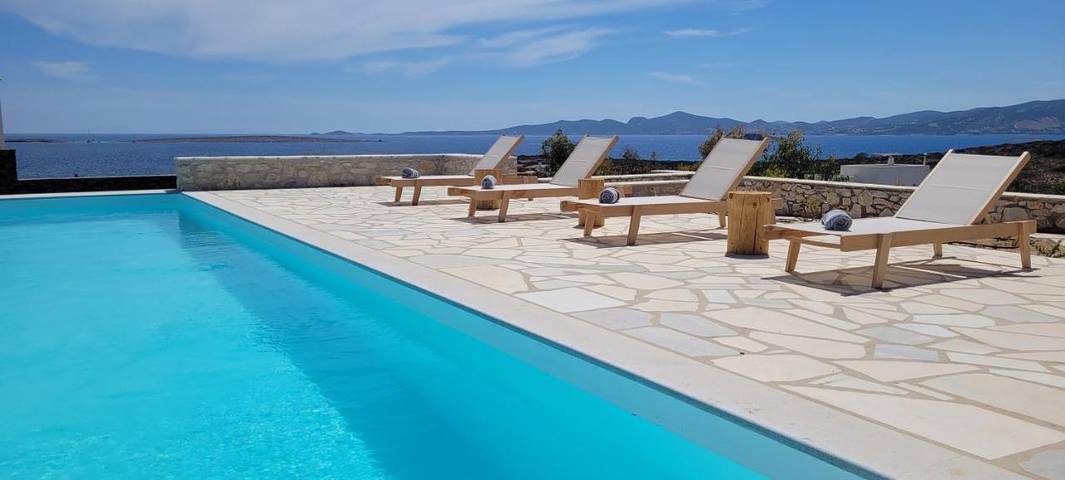 Villa für 12 Personen, mit Balkon und Whirlpool sowie Terrasse und Garten in Aliki