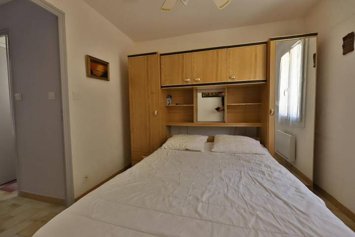 Gîte pour 2 personnes, avec terrasse et jardin dans Chateau Charles Roux Sausset Les Pins - 2