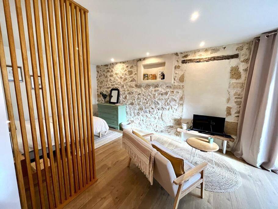 Appartement entier, La Merlère : Gîte de charme & Jacuzzi in Langon, Région de Langon