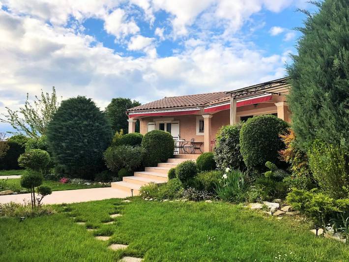 Location de vacances pour 6 personnes, avec piscine et jardin à Logrian-Florian