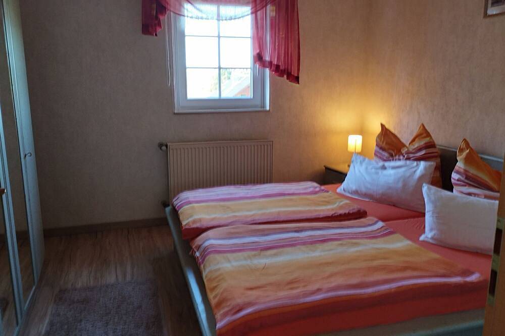 Ferienhaus mit Garten, Spielplatz, Whirlpool, Holzofensauna, Haustierfreundlich in Plütscheid, Eifelkreis Bitburg-Prüm