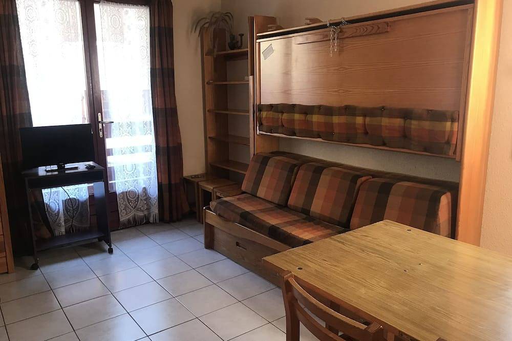 Entire apartment, Hautes-Pyrénées Studio, quiet building, private parking, near the center in Luz-Saint-Sauveur, Pyrenees National Park