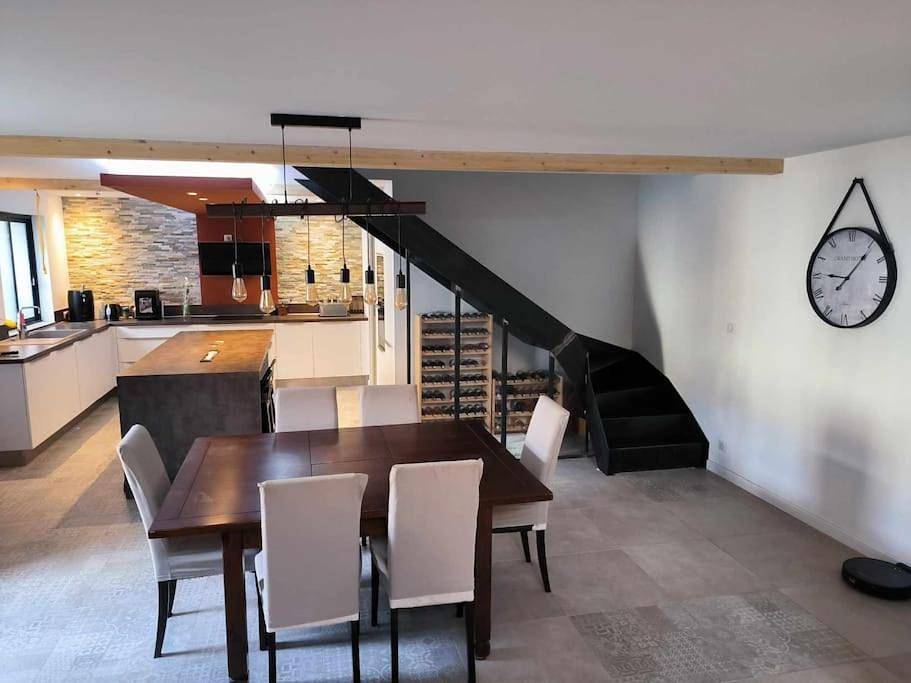 Three-Bedroom House in Podensac, Région de Langon