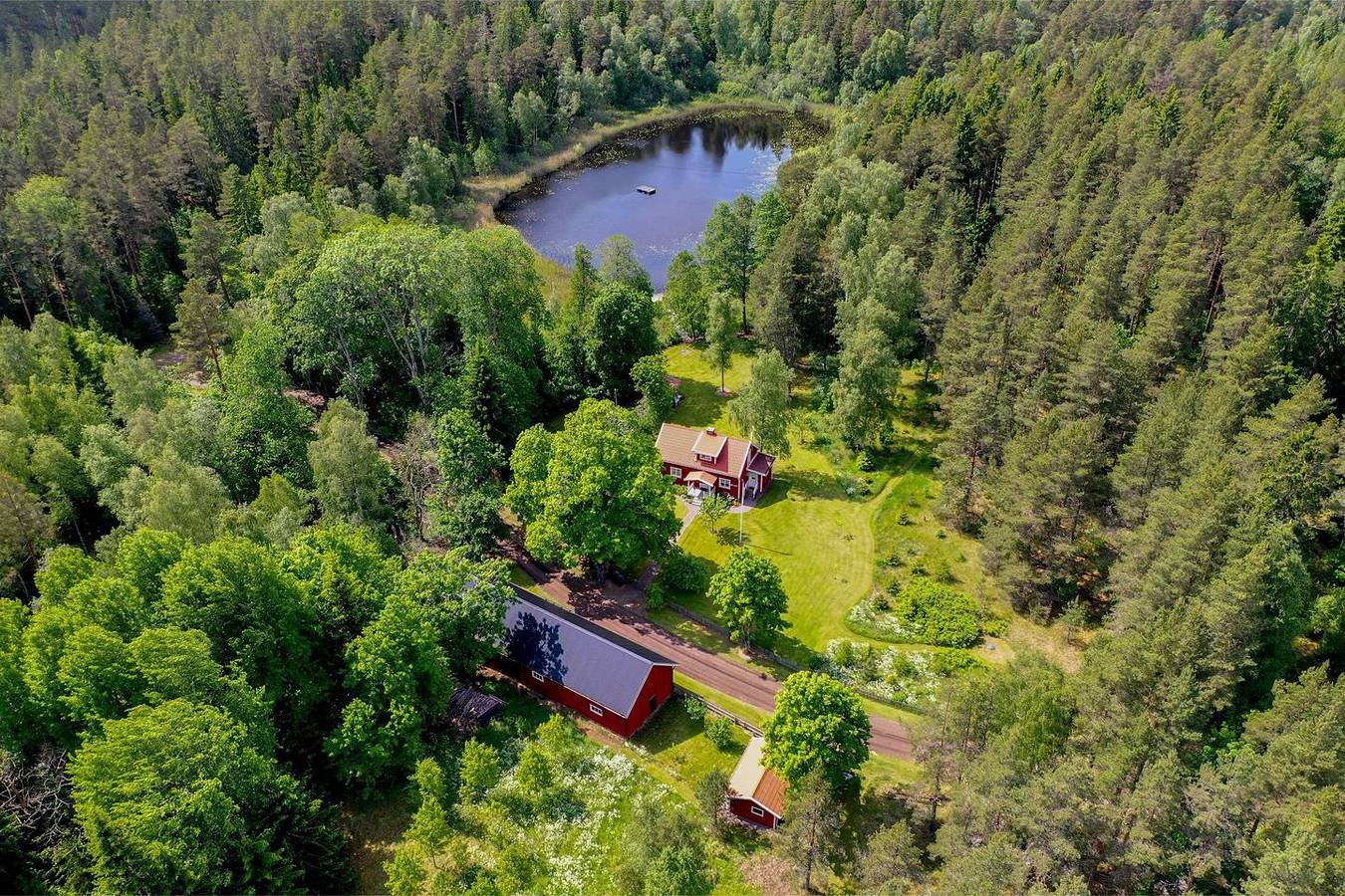 Exclusive Holiday Home with Private Lake and Sauna in Småland in Hultsfred