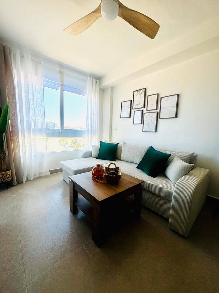 Apartamento entero, Apartamento 'Sea Breeze Ii La Manga' con vistas al mar, wifi y aire acondicionado in Playa del final de la manga (La Manga), San Javier