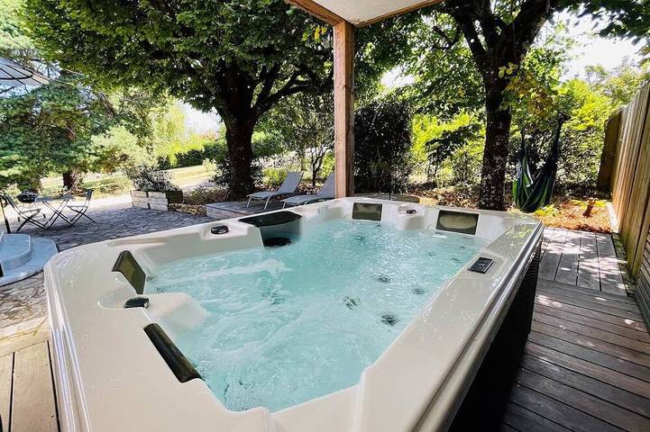Gîte pour 3 personnes, avec balcon et jacuzzi à Sarlat-la-Canéda
