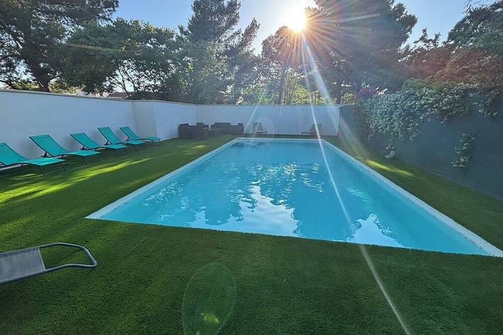 Location de vacances pour 15 personnes, avec Terrasse et Jardin à Lespignan