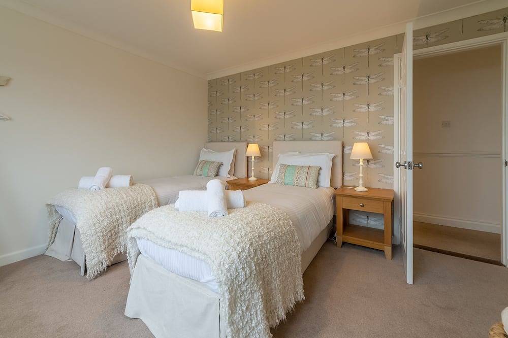 With uninterrupted sea views, this property enjoys a superb hillside position. in Portreath, Cornwall