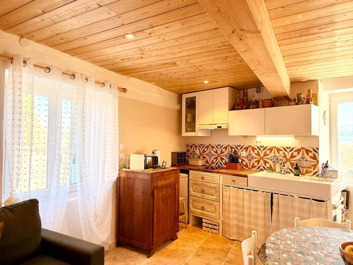 Appartement entier, One-Bedroom Apartment in Ribiers, Région de Gap