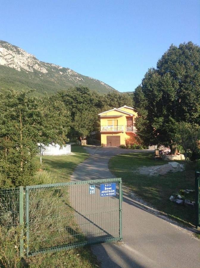 Ferienwohnung für 4 Personen, mit Garten und Ausblick sowie Pool