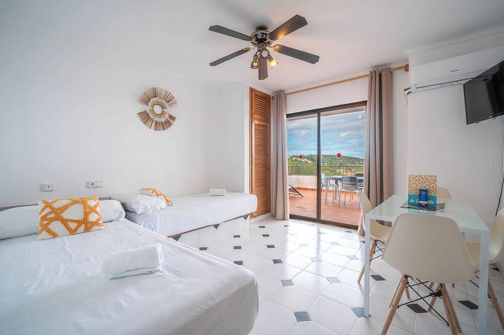 Entire apartment, Es Grop Vista Mar in S'Arenal Petit, Sant Joan de Labritja