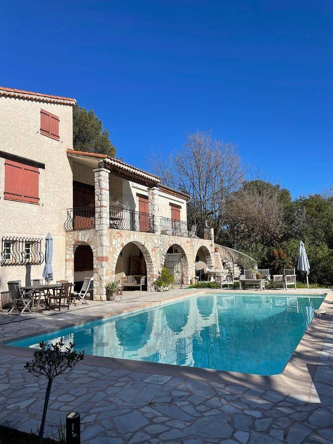Chambre d’hôte pour 2 personnes, avec Balcon et Terrasse ainsi que Jardin et Piscine