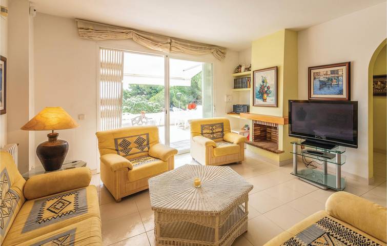 107qm Apt: Parkplatz, Terrasse, Pool, Gefrierschrank, Strand 2,5km in Sant Feliu de Guíxols, Costa Brava