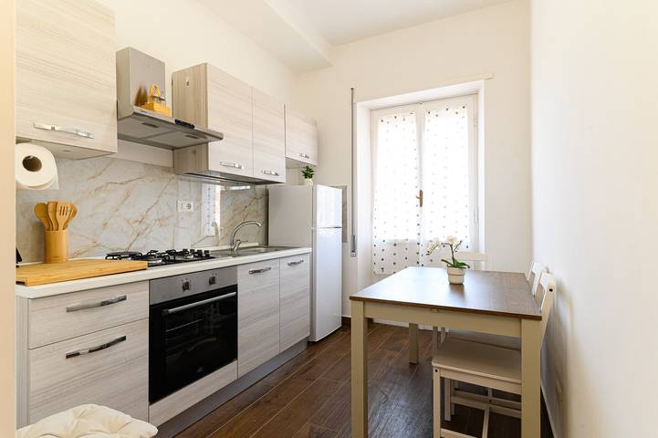 Entire apartment, Monteverde Marí House Vacation Home with Wi-Fi in Rome, Rome Province