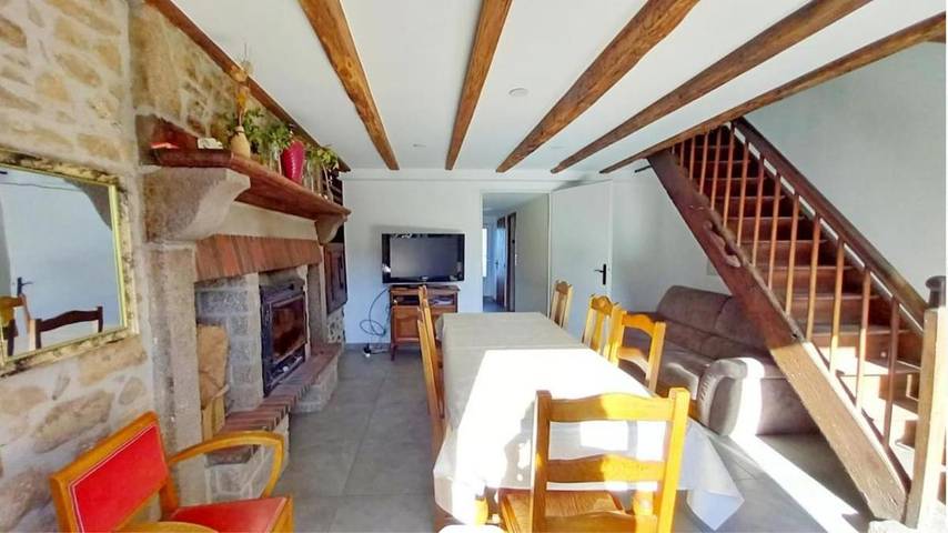 Gîte pour 17 personnes, avec jardin, animaux acceptés dans Saint-Georges-la-Pouge