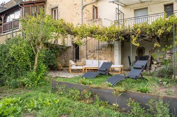 Location de vacances pour 6 personnes, avec jardin, adapté aux familles à Saint-Côme-d'Olt