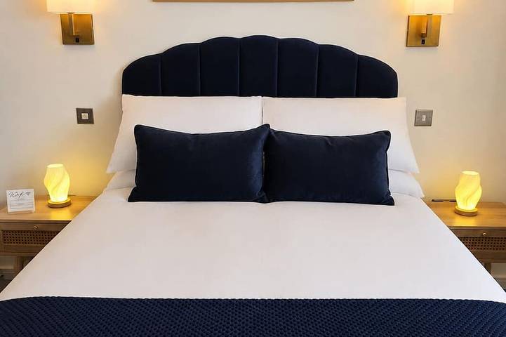 Tidal Escapes- Boutique Coastal Retreat. Sea View. in Roker, Sunderland