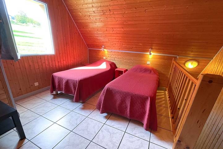 Location de vacances pour 3 personnes, avec piscine ainsi que jardin et jacuzzi, animaux acceptés à Hautefort - 3